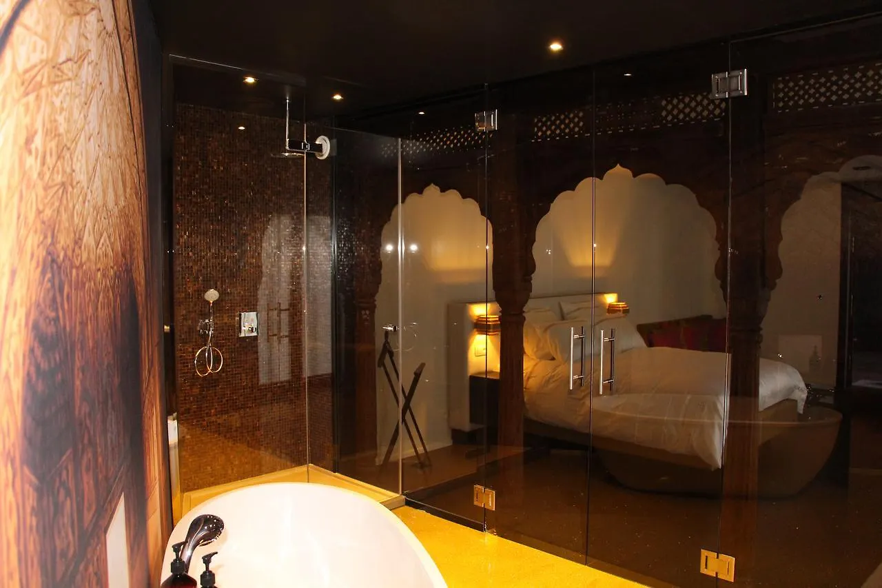 ***** לינה וארוחת בוקר אנטוורפן Koto Garden Suites בלגיה